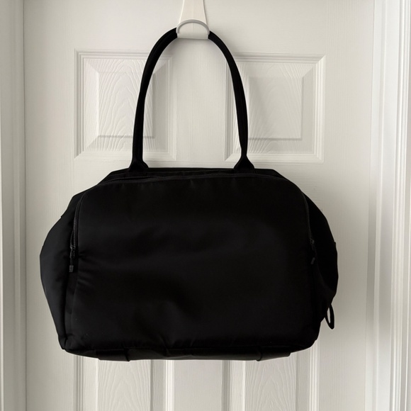Lululemon go lightly duffle bag Black- OS - Picture 7 of 8